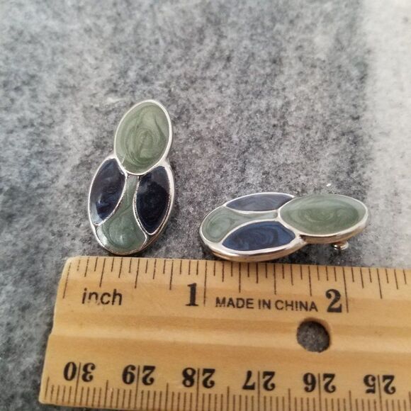 Vintage Gray Enamel Post Earrings, Minimal Circular Design, Silver Tone Setting - Picture 4 of 5